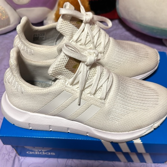 adidas swift run shoes - Picture 2 of 6